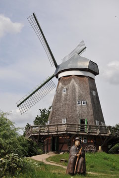 Moulin &agrave; vent de R&ouml;bel