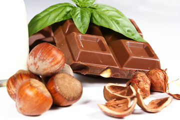 barretta di ciccolato con nocciole e cannella