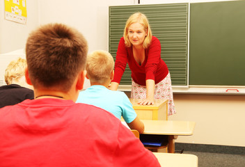 Lehrerin beim Unterrichten
