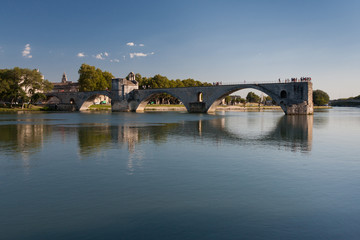 Fototapeta na wymiar Most w Avignon