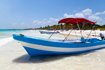 Obraz premium Yacht Moored in Playa Paraiso, Mexico