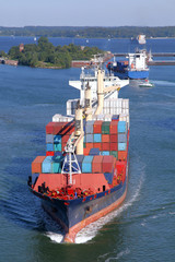 Frachtschiff mit Containern