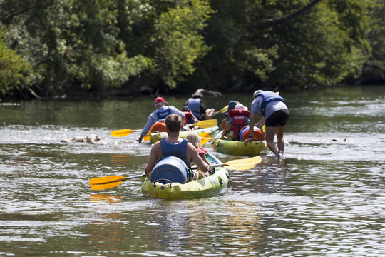 Au cano&eacute;