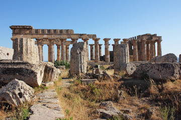 Fototapeta premium Greek temple, The largest Greek temple in Selinus, Sicily