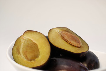 Pflaumen ganz und halb