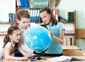 Pupils find something at the school globe