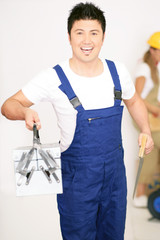 Handwerker mit Werkzeugkoffer