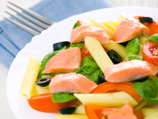 Pasta salad with tomatoes, basil leaves and fish