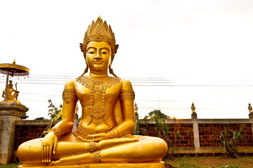 Obraz premium gloden buddha in Lamphun Thailand