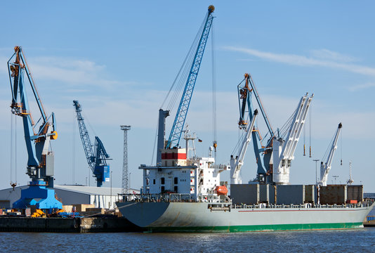 Frachtschiff-Entladung, Hamburg
