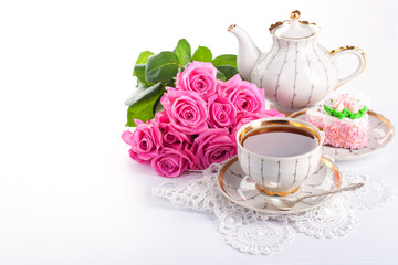 Obraz premium Сup of tea and roses