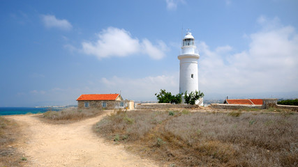Fototapeta na wymiar Stara latarnia w pobliżu miasta Pafos, Cypr