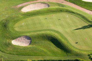 Vista a&eacute;rea de un campo de golf