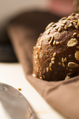 Brotlaib und Messer