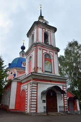 Fototapeta na wymiar Покровская церковь в г.Переславль Залесский, 1769 г.