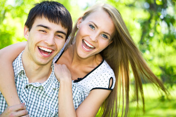Naklejka premium Young woman embracing her boyfrend