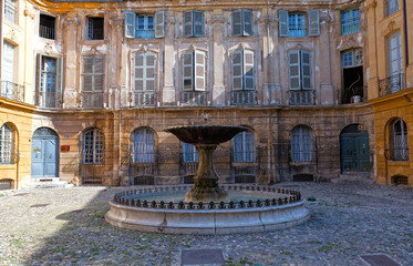 Fountain on Albertas square, Aix-en-Provence, France. - 44225178