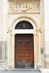 Fototapeta na wymiar Włochy, Modena Cathedral drzwi