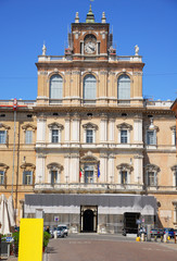 Fototapeta na wymiar Włochy, Modena Pałac Książęcy