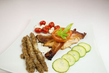 Grilled chicken with bacon, tomato and thyme on white