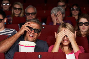 Obraz premium Couple Watching 3D Film In Cinema