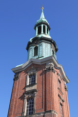 Fototapeta na wymiar Dreieinigkeitskirche in Hamburg