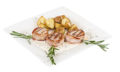 Grilled steak wrapped in bacon, with grilled vegetables, mashed