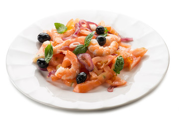 salad with shrimp tomatoes and black olives