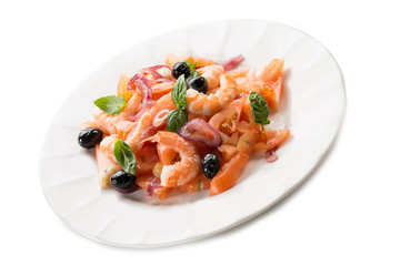 salad with shrimp tomatoes and black olives