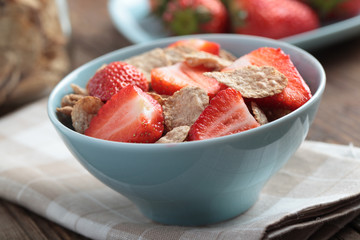 Bran flakes with strawberry