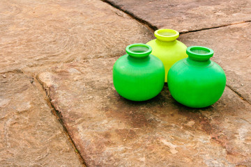 Bunte Wasserbehälter, Indien