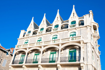 Fototapeta na wymiar Elegancki stary dom w Biarritz