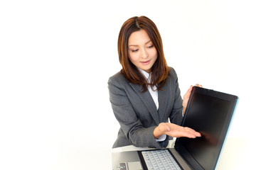 説明をするオフィスレディー