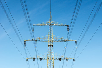 Fototapeta premium Energienetz im Morgenlicht