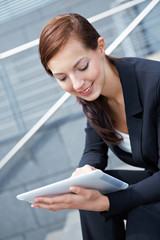 Businessfrau mit Digital Tablet Computer