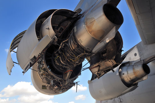 飛行機のエンジン