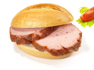 Brötchen mit Fleischkäse