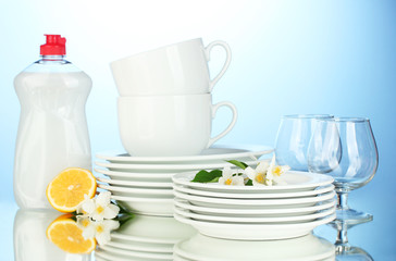 Fototapeta na wymiar empty clean plates, glasses and cups with dishwashing liquid
