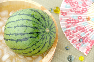 夏イメージ―冷やしたスイカ