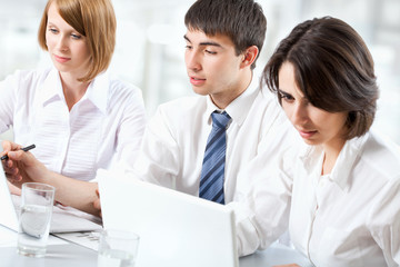 Obraz premium Young business people. Teamwork.