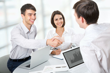 Obraz premium Business people shaking hands