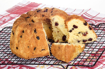gugelhupf with cranberies