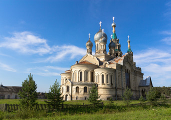 Fototapeta na wymiar Temple in the village Kukoba