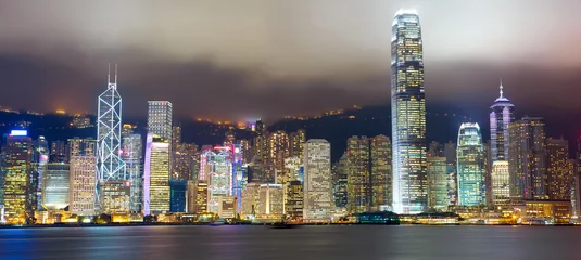 Crédence de cuisine en verre imprimé Hong Kong Horizon de Hong Kong à la brume au-dessus du port de Victoria