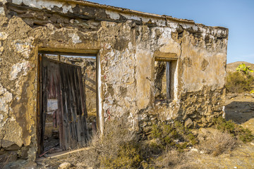 Fototapeta na wymiar Opuszczony dom