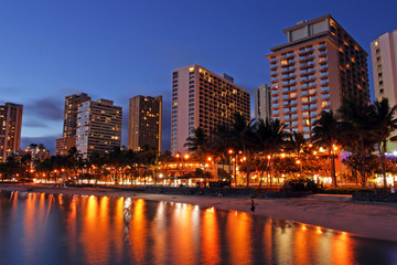 Fototapeta na wymiar Waikiki Beach, Honolulu, Oahu, Hawaje ..