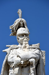 Fototapeta na wymiar Popiersie Wiktora Emanuela II Włoska Piazza D'Sassari 01
