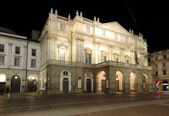 Fototapeta na wymiar Gmachu opery La Scala. Mediolan, Włochy.