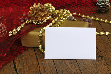 Karte mit Weihnachtsgeschenk © Racamani