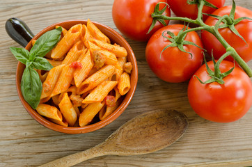 Mezze penne al sugo di salsiccia